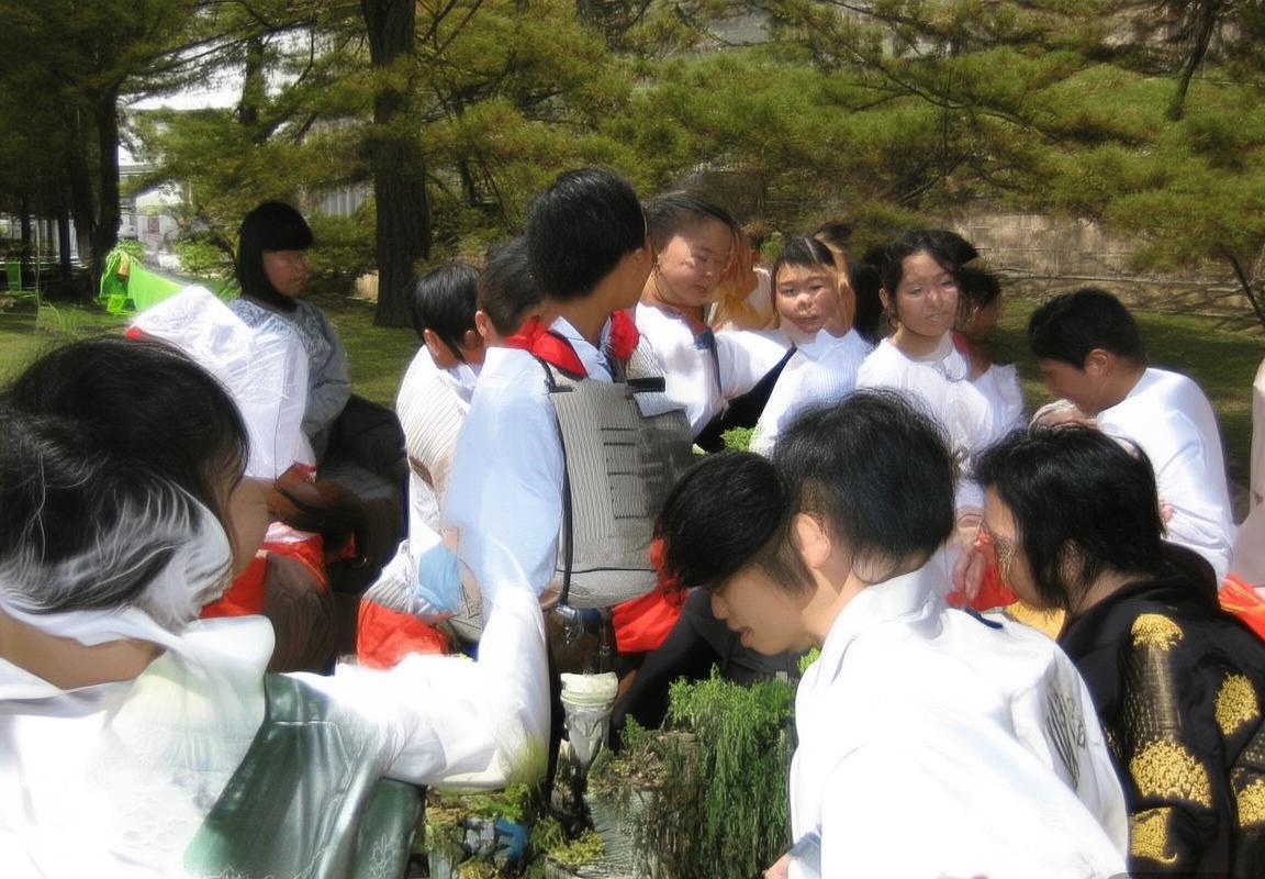 大洛佩斯九记三分助快船大胜，泰伦卢战术调整激活乔治与伦纳德，附加赛资格争夺现曙光